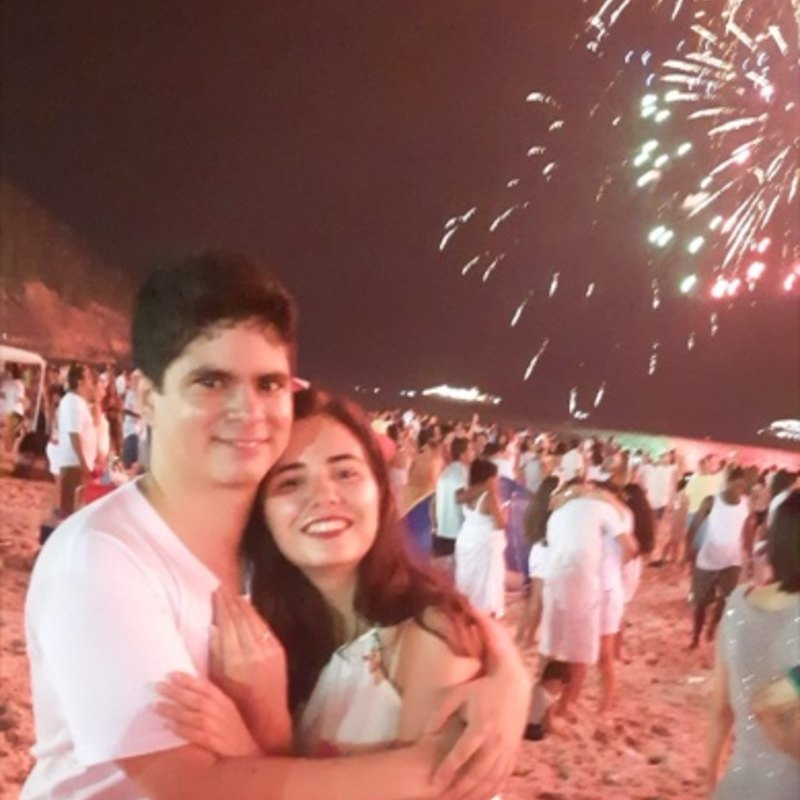 Bianca y Victor frente a los fuegos artificiales de Copacabana