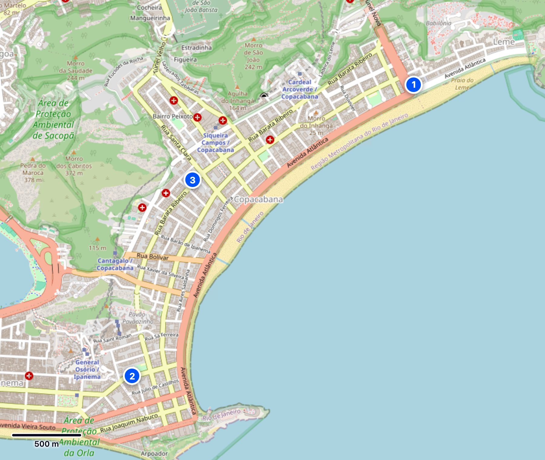 Mapa de Copacabana con los tres hoteles marcados: el Hilton sobre Avenida Atlântica frente a la playa, el South American sobre Rua Francisco Sá y el Atlántico Travel sobre Rua Barata Ribeiro.