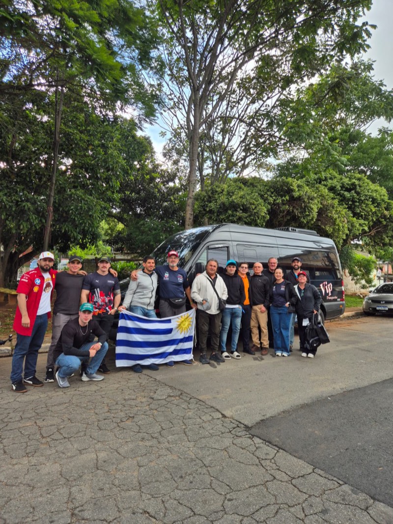 Grupo de viajeros de JUHU Travel en el Gran Premio de São Paulo